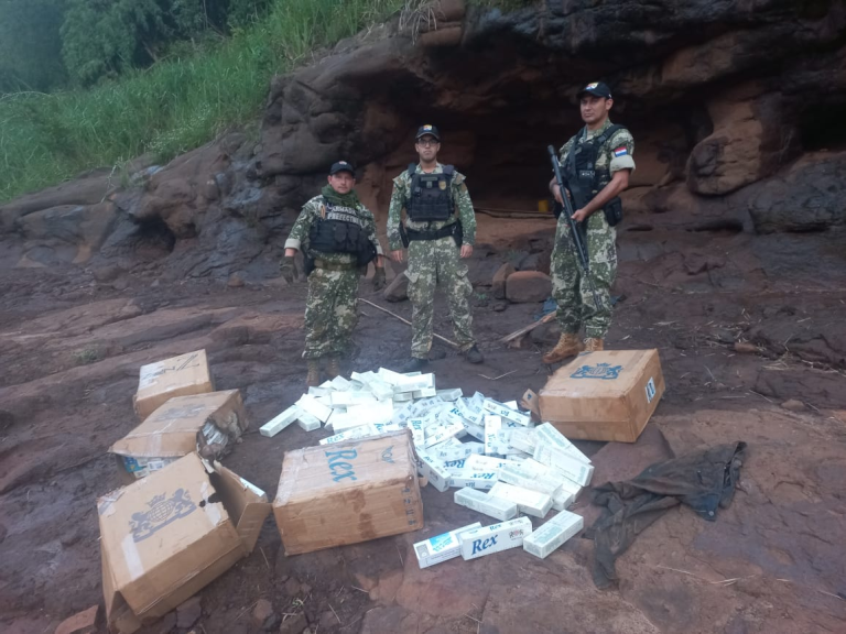 A ORILLAS DEL RIO PARANÁ , ZONA DE ITAPÚA, INCAUTAN CAJAS DE CIGARRILLOS A ORILLAS DEL RIO PARANÁ , ZONA DE ITAPÚA, INCAUTAN CAJAS DE CIGARRILLOS