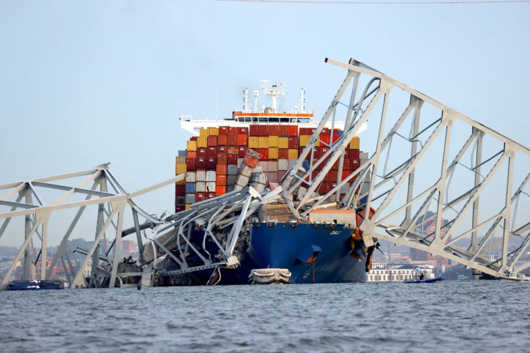 Última hora del colapso del puente Key en Baltimore tras el choque de un barco