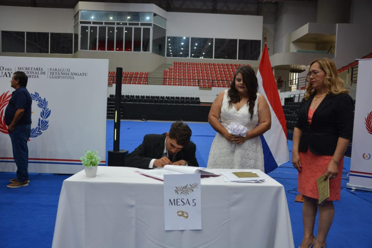 Registro del Estado Civil celebró casamiento comunitario de 35 parejas Registro del Estado Civil celebró casamiento comunitario de 35 parejas
