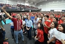 Presidente entrega 4.583 becas a jóvenes estudiantes y los anima a concentrarse en el éxito y no en los obstáculos