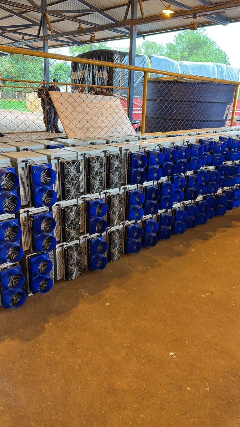 Más de 600 máquinas para minar criptos, incautadas en Itapúa