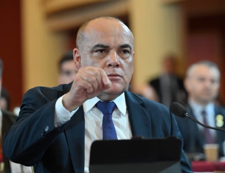 Senado podría revocar restitución de fueros de los tres senadores