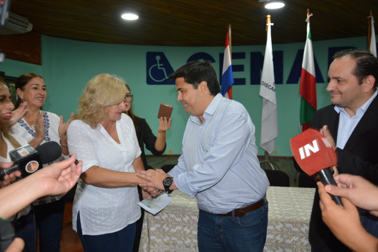 Yacyretá entregó en Itapúa aportes para desarrollo social e infraestructura vial