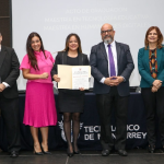Más de 50 docentes recibieron sus títulos tras culminar maestría en México