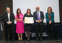 Más de 50 docentes recibieron sus títulos tras culminar maestría en México