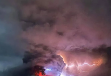 Indonesia emite una alerta de tsunami tras la erupción del volcán monte Ruang en una isla remota