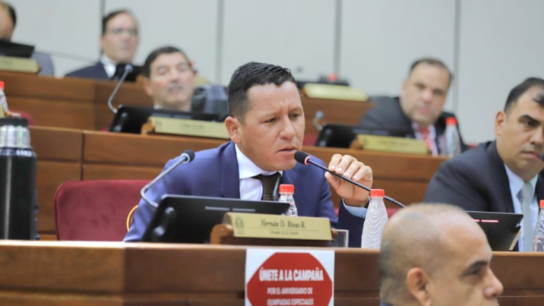 Tras maltrato a funcionaria indígena: Senadores solicitarán amonestación para Javier Vera