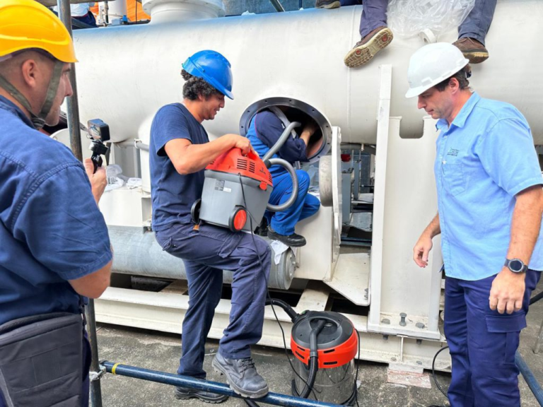 Firman contrato para mantenimiento preventivo mayor de la Subestación de Maniobras de 550 kV de la Central Hidroeléctrica Yacyretá Firman contrato para mantenimiento preventivo mayor de la Subestación de Maniobras de 550 kV de la Central Hidroeléctrica Yacyretá