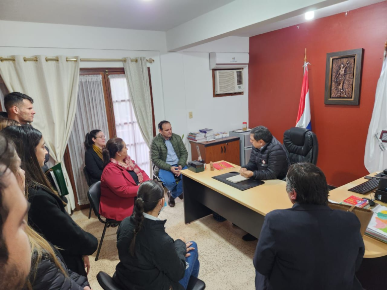 REMESOWSKI ACOMPAÑADO DE REPRESENTANTES DE LA UNI SE REUNIERON CON EL FISCAL ADJUNTO DE ITAPÚA. REMESOWSKI ACOMPAÑADO DE REPRESENTANTES DE LA UNI SE REUNIERON CON EL FISCAL ADJUNTO DE ITAPÚA.