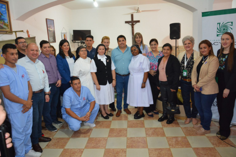 EBY entregó equipos médicos, insumos y medicamentos a hogar de ancianos de Encarnación EBY entregó equipos médicos, insumos y medicamentos a hogar de ancianos de Encarnación