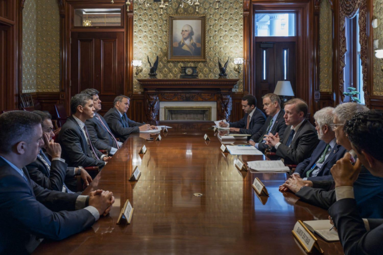 Peña parte hoy a China Taiwán tras importantes reuniones en la Casa Blanca con asesores de seguridad y otros referentes de tecnología en los EEUU