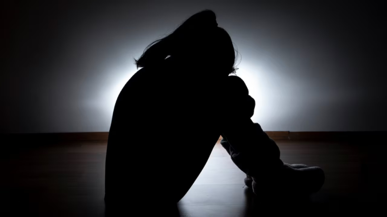 28 años de cárcel para hombre que abusó de dos hermanitas durante 3 años