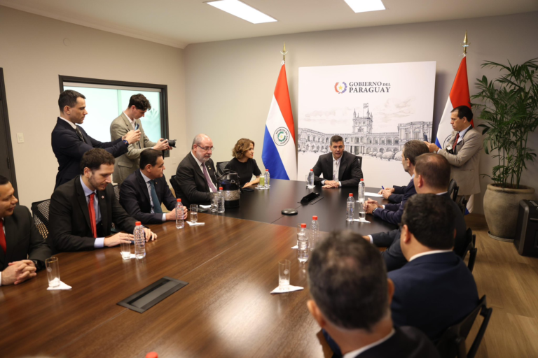 Presidente comparte con directores visión de que Itaipu sea una herramienta de desarrollo para los próximos 50 años Presidente comparte con directores visión de que Itaipu sea una herramienta de desarrollo para los próximos 50 años