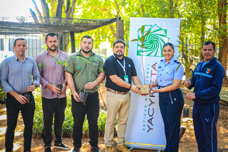Yacyretá obsequió plantines por el Día del Árbol Yacyretá obsequió plantines por el Día del Árbol