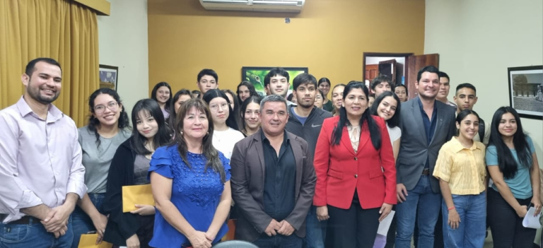 Yacyretá entregó becas “Gobierno del Paraguay” en Misiones y Ñeembucú