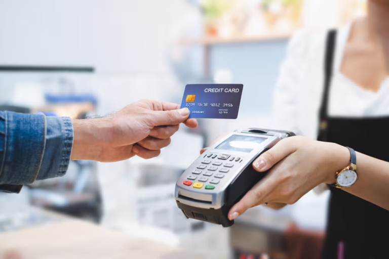 Uso de tarjetas de crédito alcanzó nuevo récord histórico en abril Uso de tarjetas de crédito alcanzó nuevo récord histórico en abril