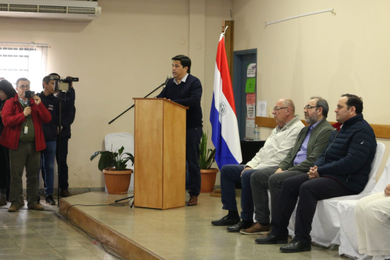 EBY entrega obras y equipos médicos en el Hospital Regional de Encarnación