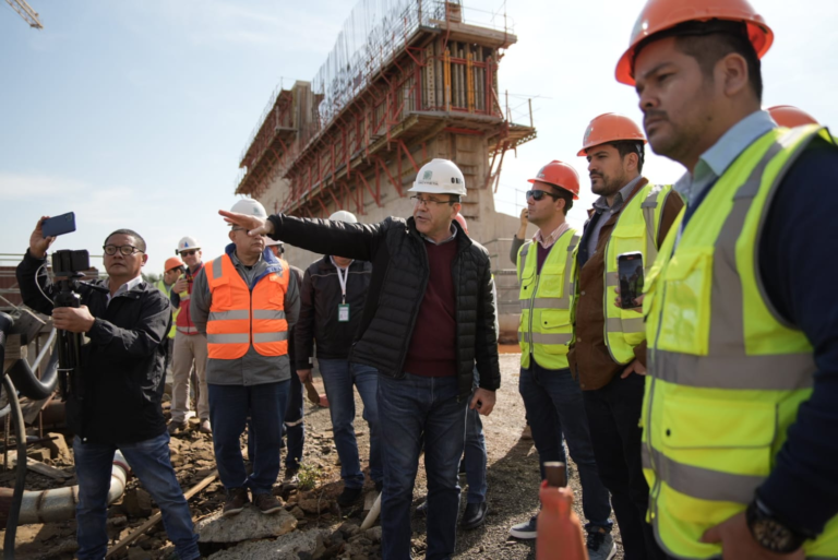 Comitiva parlamentaria realizóvisita técnica a obra de maquinización Aña Cua
