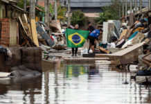 Brasil: retiran más de 27 mil toneladas de basura tras inundación sin precedentes en Porto Alegre