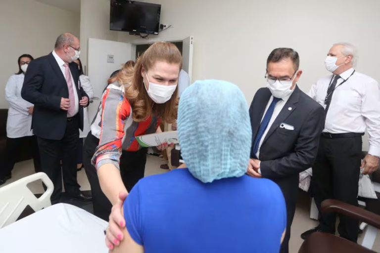Ministra de Salud acompañó alta médica de dos mujeres con trasplante renal en Tesãi Ministra de Salud acompañó alta médica de dos mujeres con trasplante renal en Tesãi