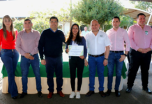 Yacyretá entrega títulos de propiedad a familias relocalizadas, aporte al hospital regional de Encarnación y asignación a pasantes