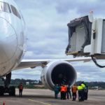 Avión con destino a Chile retornó al Silvio Pettirossi tras falla en una de las turbinas