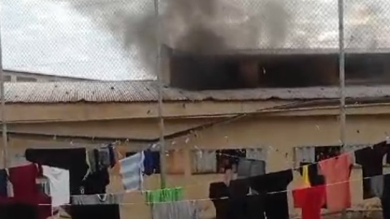 Incendio en Penal de Emboscada: reportan amotinamiento con toma de rehén