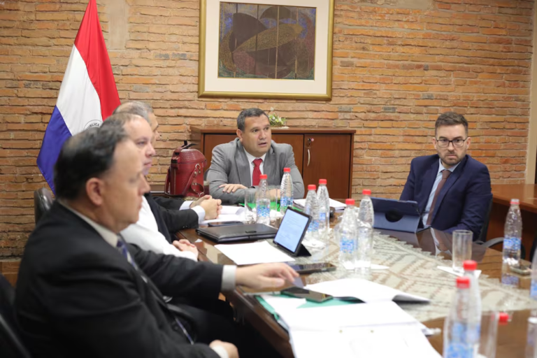 Piden a docentes levantar movilizaciones ya que no están afectados con ley de Servicio Civil Piden a docentes levantar movilizaciones ya que no están afectados con ley de Servicio Civil