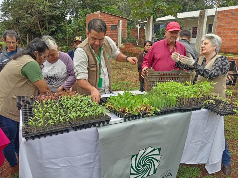 Programa de huertas comunitarias de Yacyretá beneficia a familias de Cambyretá     