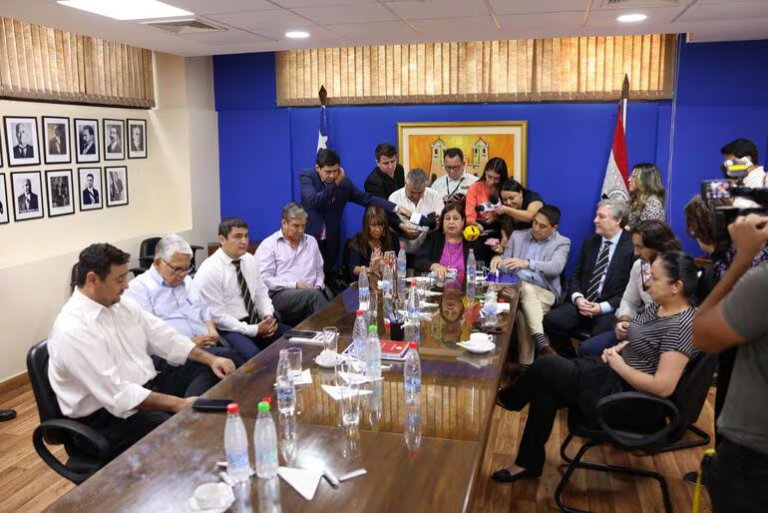 Rumbo a futuros comicios: opositores piden uso de huella dactilar y máquinas auditables