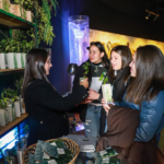 Desde el “Stand de la Energía”, binacionales contribuyen a la reforestación del país