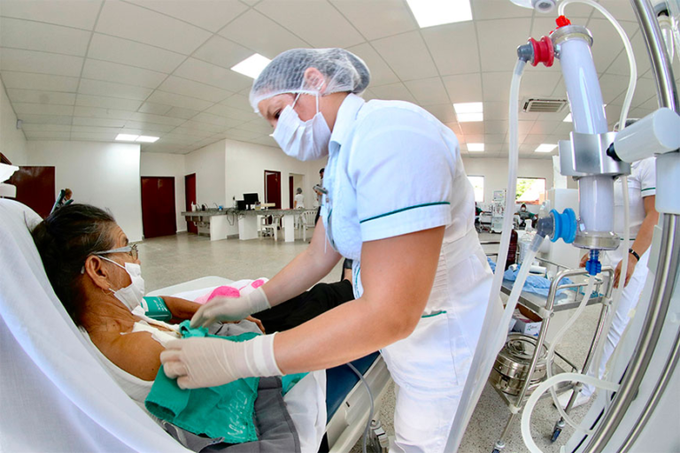 Salud garantiza acceso a hemodiálisis en sus centros y en servicios tercerizados Salud garantiza acceso a hemodiálisis en sus centros y en servicios tercerizados