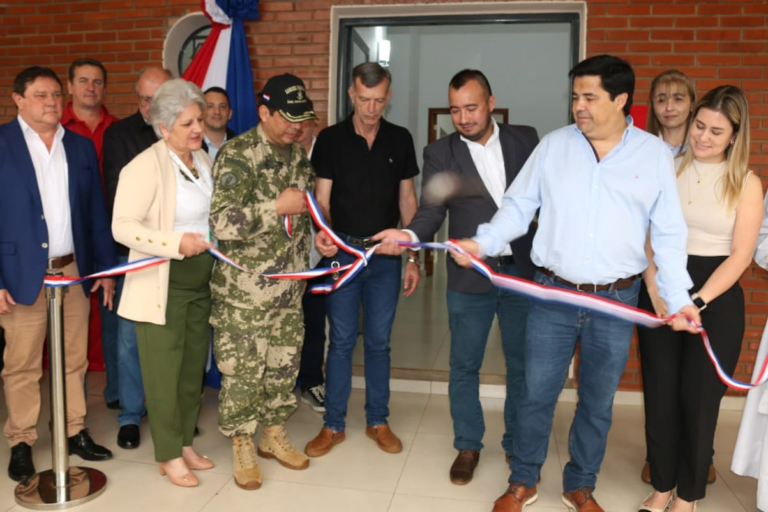 Yacyretá entrega moderno destacamento naval a la Armada en Itapúa