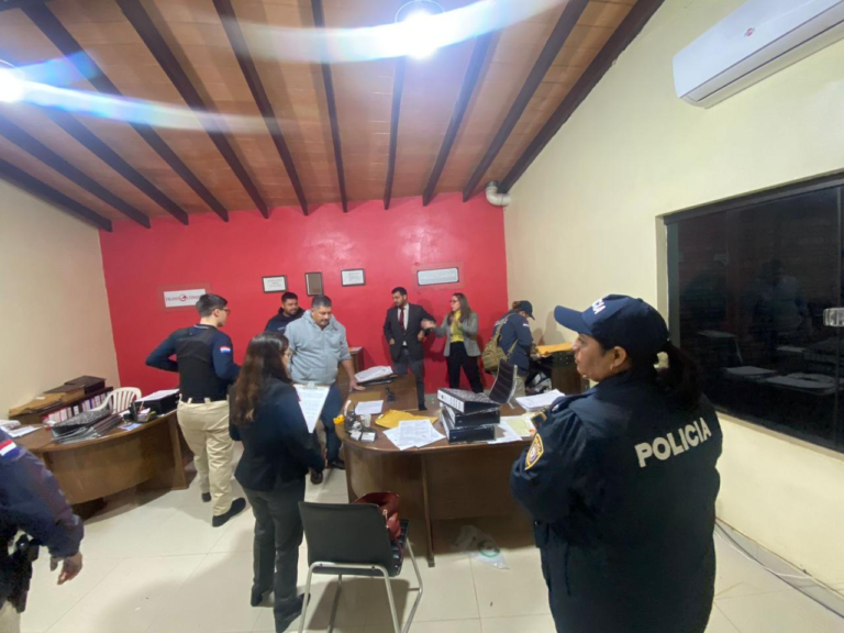 Detienen a cinco camioneros por presunta trata de personas
