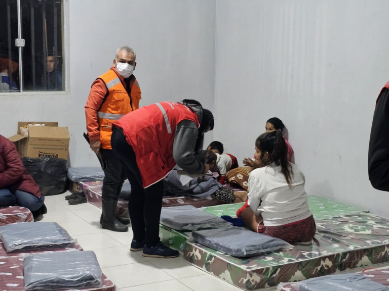 Presidente instruye asistencia inmediata y soluciones habitacionales definitivas para familias afectadas por incendio en la Chacarita Presidente instruye asistencia inmediata y soluciones habitacionales definitivas para familias afectadas por incendio en la Chacarita
