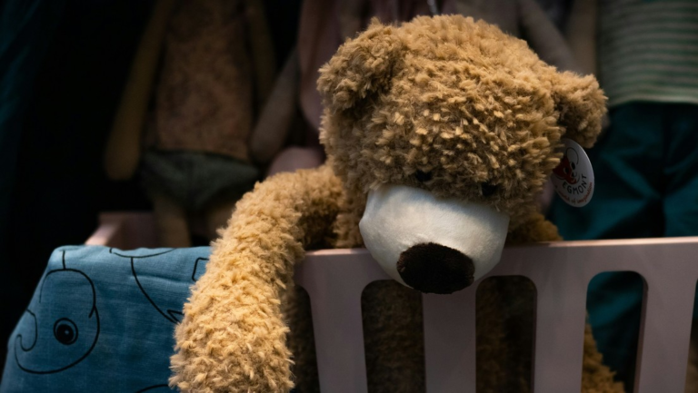 Magia para niños y osos de peluche: el canal de Youtube del diputado argentino acusado de pedofilia