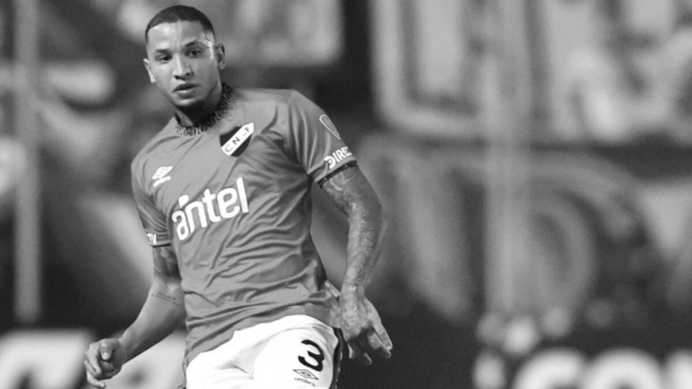 El fútbol paraguayo también rinde homenaje a Juan Izquierdo