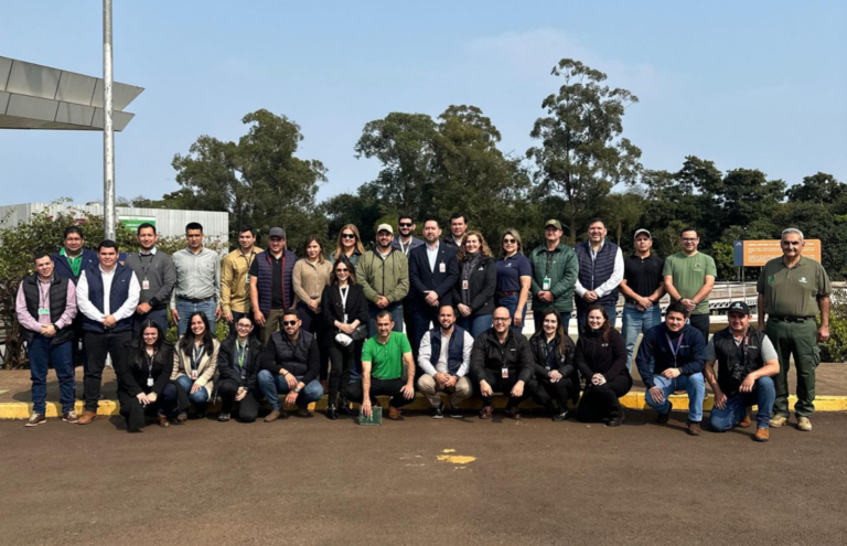 Yacyretá e Itaipú coordinan trabajos para fortalecer acciones ambientales en el país Yacyretá e Itaipú coordinan trabajos para fortalecer acciones ambientales en el país