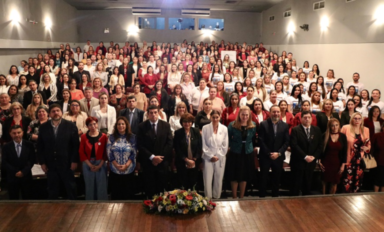 Ministra de Salud destaca la labor de los obstetras en la prevención de muertes maternas