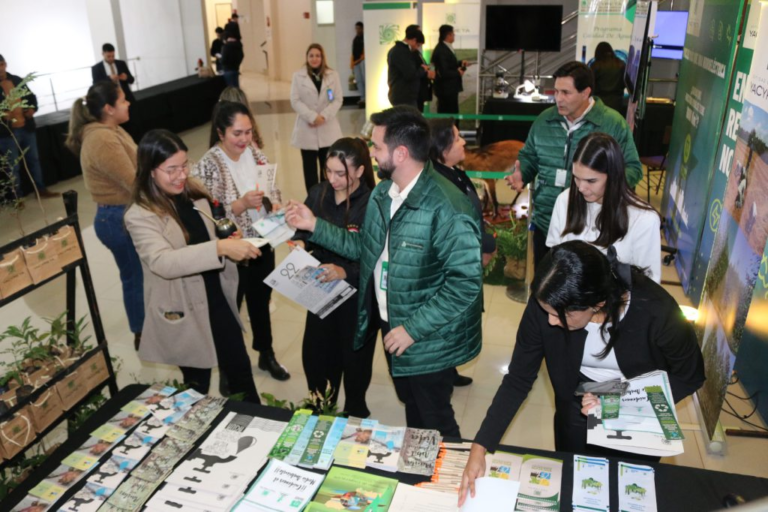 Yacyretá participa en Congreso sobre investigación e innovación, en Itapúa