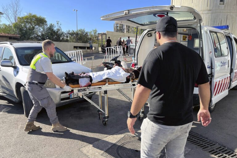 Más de 1.000 miembros de Hezbolá heridos tras explotarles sus buscapersonas Más de 1.000 miembros de Hezbolá heridos tras explotarles sus buscapersonas