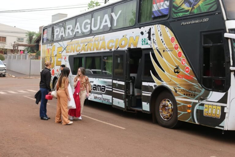 Itapúa Brilla en la Feria Palmear de Asunción con el Apoyo de la EBY