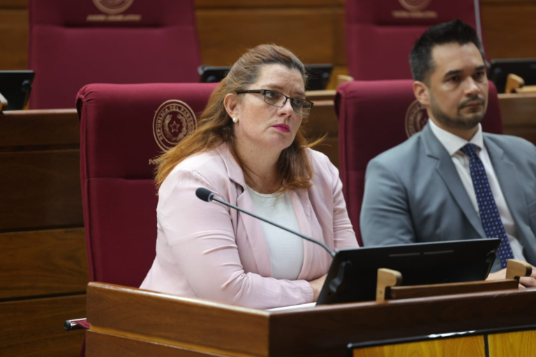 Creación de instancias especializadas para atender casos de violencia contra la mujer