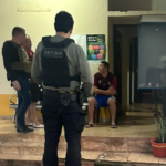 Detienen a policía que supuestamente proporcionaba información a narcotraficantes