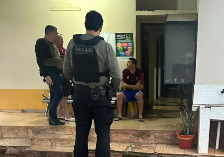 Detienen a policía que supuestamente proporcionaba información a narcotraficantes Detienen a policía que supuestamente proporcionaba información a narcotraficantes