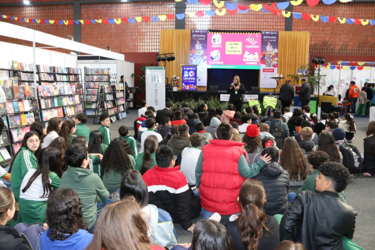 Yacyretá presente en la 20ª Libroferia de Encarnación, que se extiende hasta el domingo 8
