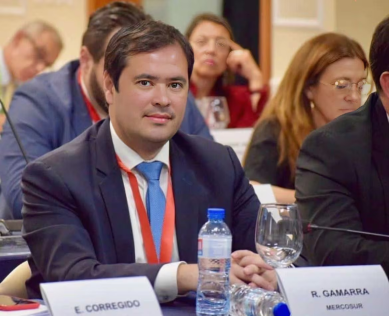 Es “inaceptable” que políticos se infiltren en colegios con la excusa de dar charlas, cuestionan