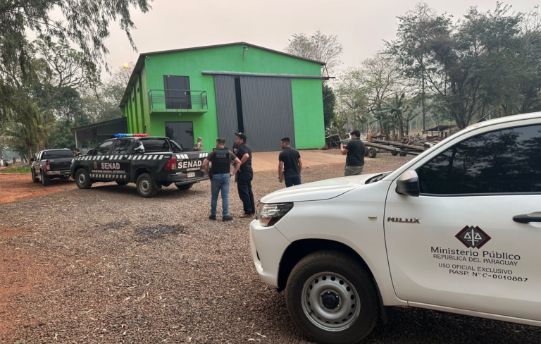 Incautan más de dos toneladas de marihuana y desmantelan depósitos del narcotráfico fluvial en Saltos del Guairá Incautan más de dos toneladas de marihuana y desmantelan depósitos del narcotráfico fluvial en Saltos del Guairá