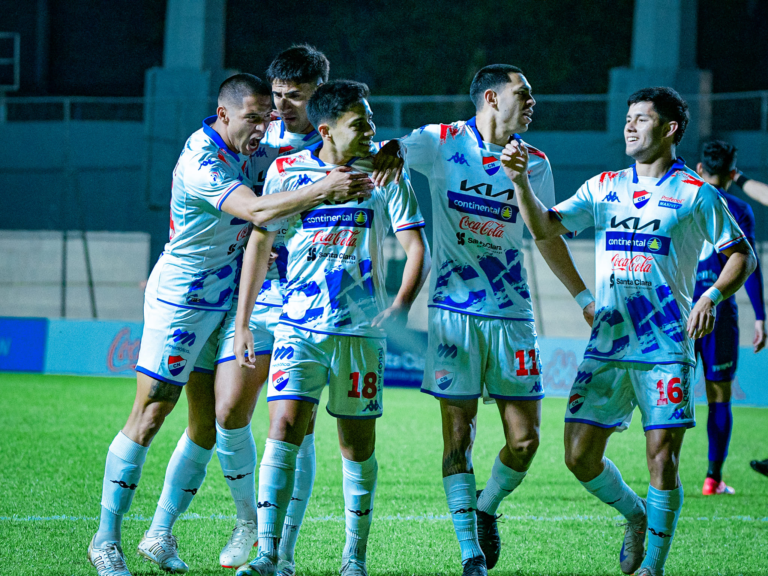 Olimpia pierde el invicto ante Nacional, que se mete en la pelea por el Clausura Olimpia pierde el invicto ante Nacional, que se mete en la pelea por el Clausura