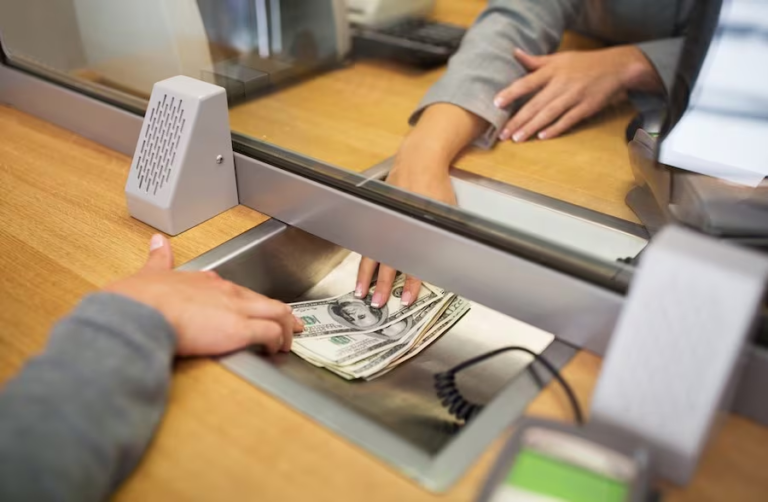¿Podría llegar el dólar a G. 8.000? Esta es la proyección de las casas de cambio
